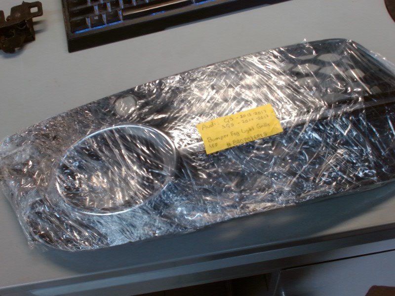 Left Fog Light Grille (NO BOX)